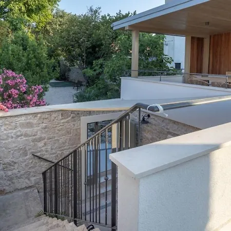 Heritage Francheza-elegant Stone Near The Beach, Pasman Island , Ugrinic