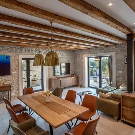 Heritage Francheza-elegant Stone Near The Beach, Pasman Island , Ugrinic וילה