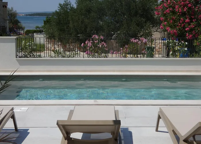 Вилла Heritage Francheza-elegant Stone Near The Beach, Pasman Island , Ugrinic