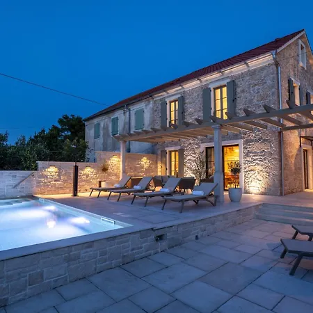 Heritage Francheza-elegant Stone Near The Beach, Pasman Island , Ugrinic 빌라 *