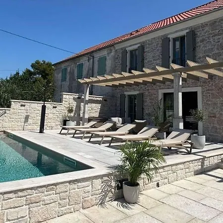 Heritage Francheza-elegant Stone Near The Beach, Pasman Island , Ugrinic *