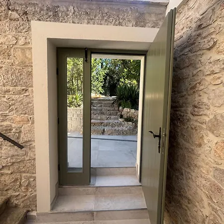 Heritage Francheza-elegant Stone Near The Beach, Pasman Island , Ugrinic Ugrinici