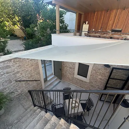 Villa Heritage Francheza-elegant Stone Near The Beach, Pasman Island , Ugrinic *