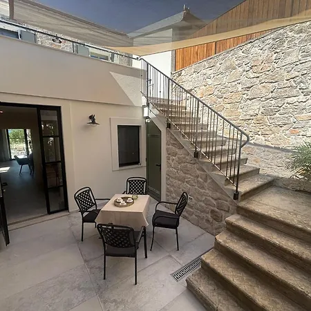 Villa Heritage Francheza-elegant Stone Near The Beach, Pasman Island , Ugrinic *