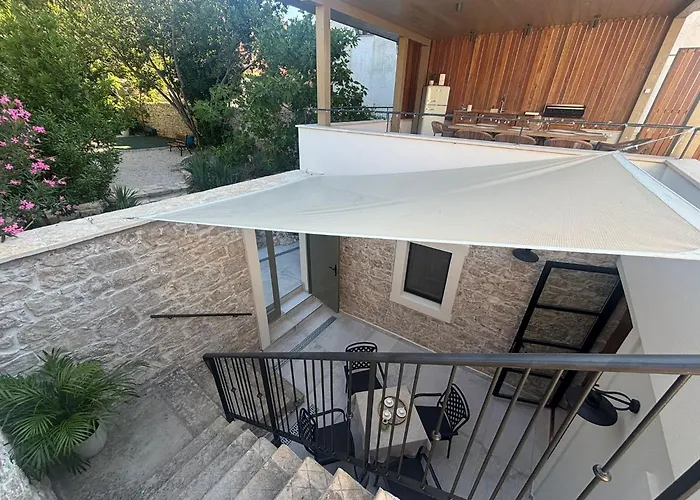 Villa Heritage Francheza-elegant Stone Near The Beach, Pasman Island , Ugrinic *